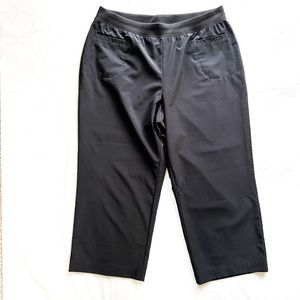 Zenergy by Chicos black crop capris size 1 with pockets